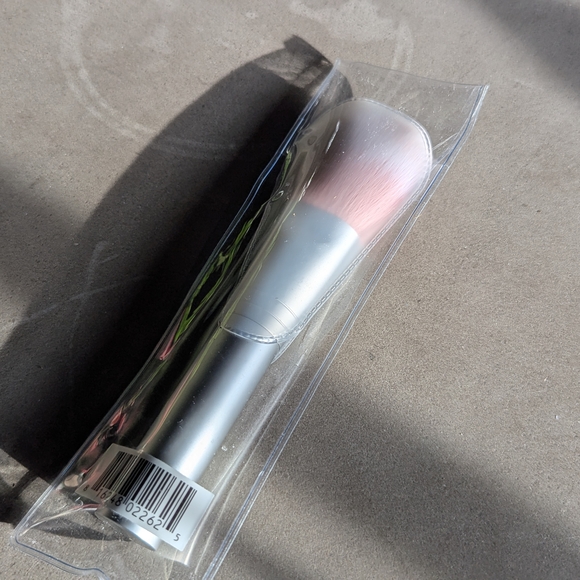 RMS Beauty Skin2Skin Powder Blush Brush - Picture 9 of 14